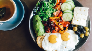 The Mediterranean Diet and Healthy Aging: What the Evidence Actually Shows